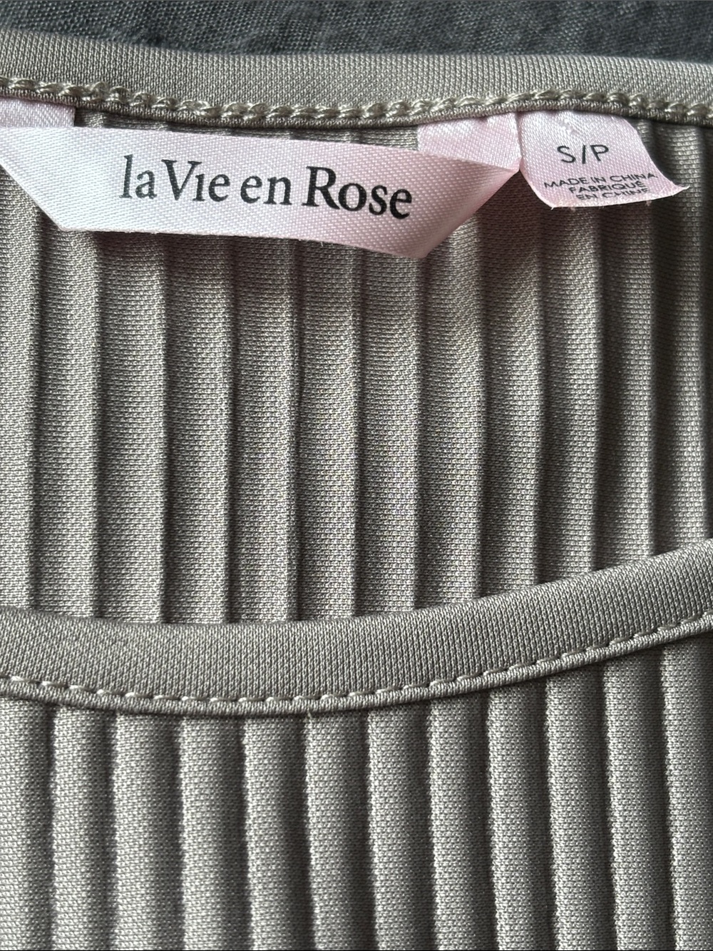 LA VIE EN ROSE (en lounge) Sleeveless Maxi Ribbed Raw Edge Hem Shift Dress - Picture 3 of 5